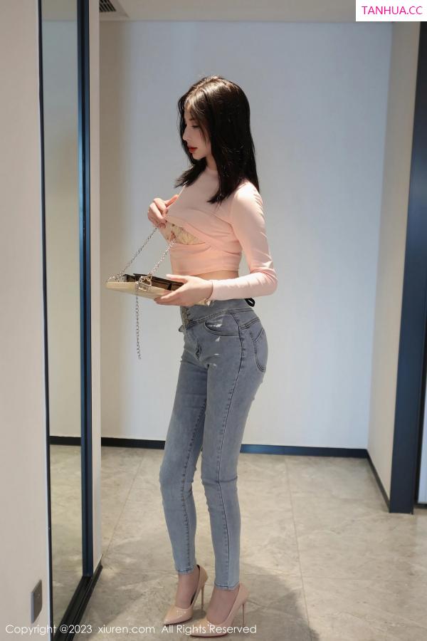  [XiuRen]高清写真图 2023.06.29 No.6992 王曼柔 牛仔裤美腿第10张图片